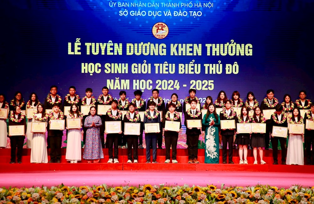 Hà Nội: Tuyên dương khen thưởng học sinh giỏi tiêu biểu Thủ đô năm học 2024 - 2025 - ảnh 3