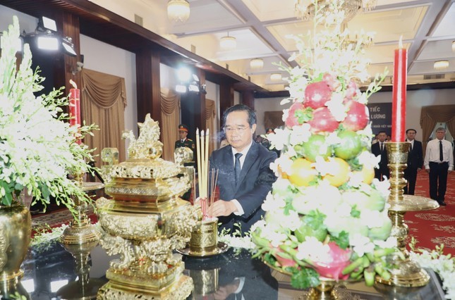 Long trọng lễ viếng nguyên Chủ tịch nước Trần Đức Lương  - ảnh 13