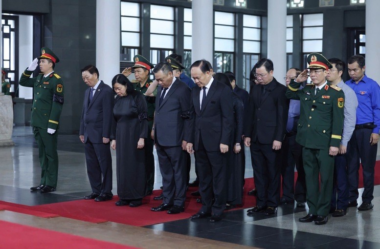 Lãnh đạo thành phố Hà Nội viếng nguyên Chủ tịch nước Trần Đức Lương - ảnh 5
