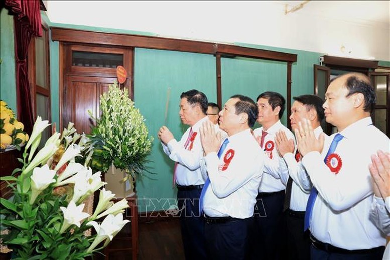 Lễ báo công dâng Bác nhân kỷ niệm 100 năm Ngày Báo chí Cách mạng Việt Nam - ảnh 2