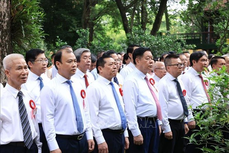 Lễ báo công dâng Bác nhân kỷ niệm 100 năm Ngày Báo chí Cách mạng Việt Nam - ảnh 1