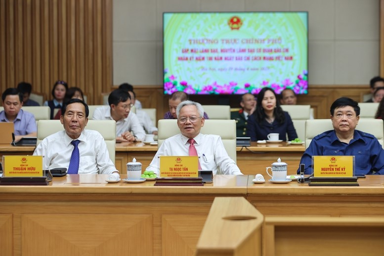 Thủ tướng: Báo chí cách mạng tiếp tục phát huy truyền thống trăm năm với 'tâm sáng - lòng trong - bút sắc' - ảnh 5