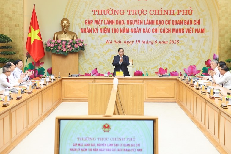 Thủ tướng: Báo chí cách mạng tiếp tục phát huy truyền thống trăm năm với 'tâm sáng - lòng trong - bút sắc' - ảnh 1