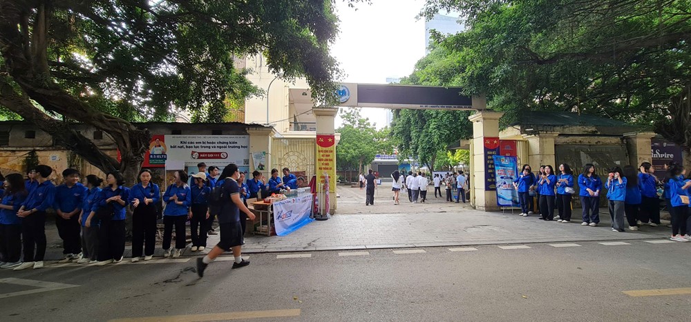Hơn 8.000 tình nguyện viên Thủ đô tiếp sức mùa thi tốt nghiệp THPT năm 2025 - ảnh 2
