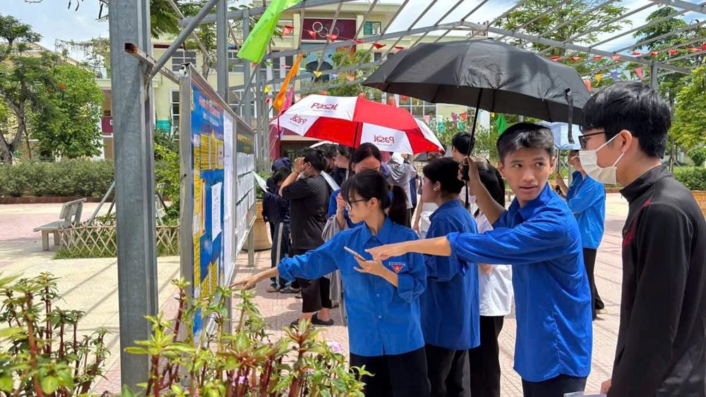 Hơn 8.000 tình nguyện viên Thủ đô tiếp sức mùa thi tốt nghiệp THPT năm 2025 - ảnh 9