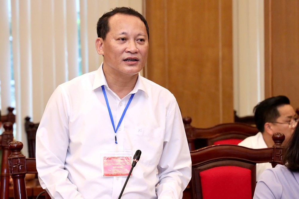 Bộ trưởng Nguyễn Kim Sơn động viên thí sinh, cán bộ làm thi tốt nghiệp THPT 2025 - ảnh 8