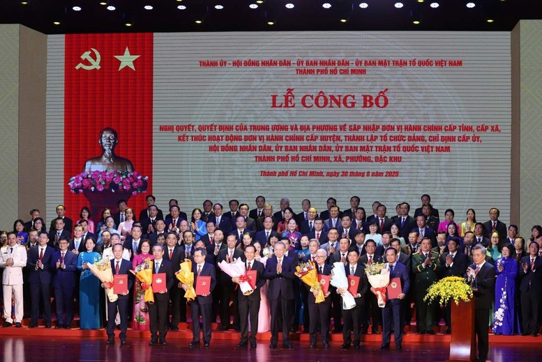 Công bố nghị quyết, quyết định sáp nhập đơn vị hành chính, chỉ định nhân sự trên cả nước - ảnh 2
