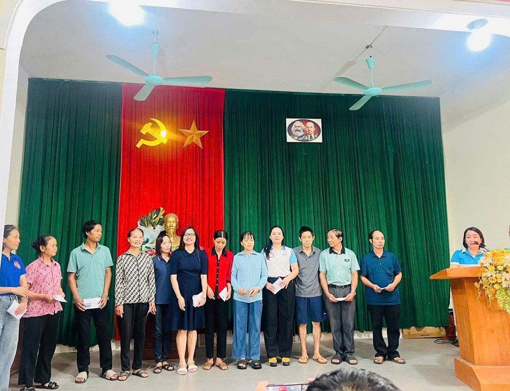 Hội LHPN Xã Quốc Oai thăm và tặng quà nhân Ngày Thương binh, liệt sĩ - ảnh 6