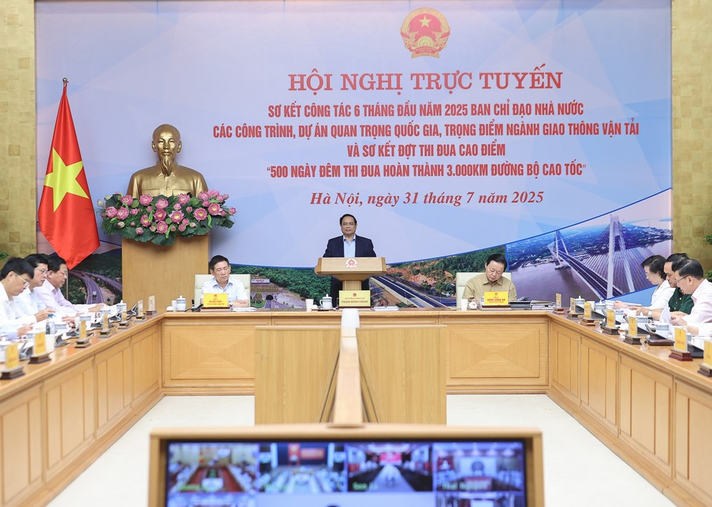 Thủ tướng: 3 mục tiêu lớn cuối năm 2025 để hoàn thành xuất sắc đột phá chiến lược về hạ tầng giao thông - ảnh 1
