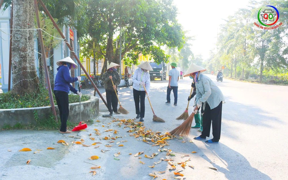 Xã Quốc Oai: Đồng loạt ra quân tổng vệ sinh môi trường - ảnh 16
