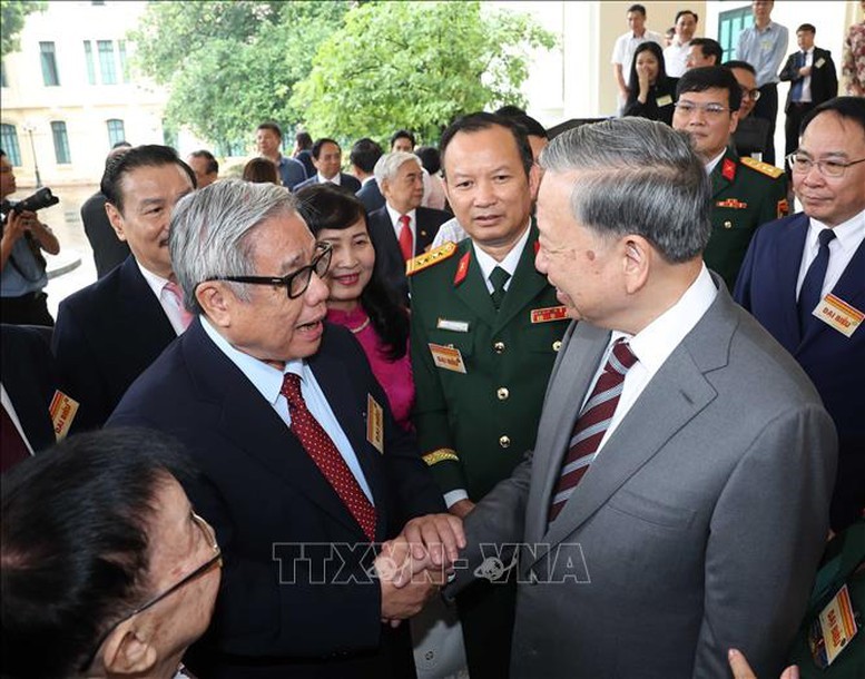 Tổng Bí thư: Trí thức, nhà khoa học, văn nghệ sĩ tiếp tục là lực lượng tiên phong mở đường cho dân tộc tiến lên mạnh mẽ - ảnh 3