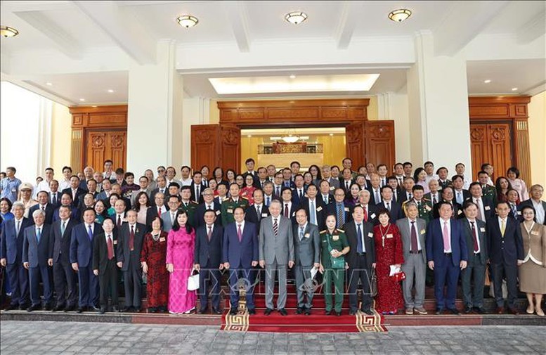 Tổng Bí thư: Trí thức, nhà khoa học, văn nghệ sĩ tiếp tục là lực lượng tiên phong mở đường cho dân tộc tiến lên mạnh mẽ - ảnh 4