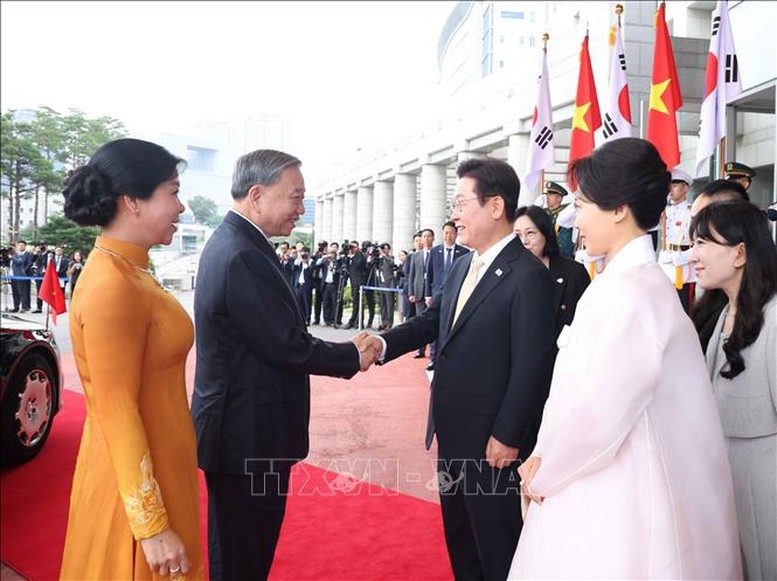 Tổng thống Hàn Quốc chủ trì Lễ đón trọng thể Tổng Bí thư Tô Lâm và Phu nhân - ảnh 1