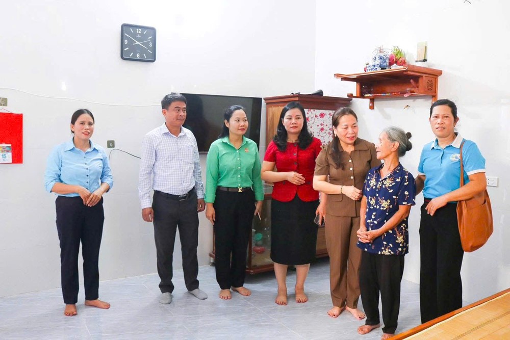 Hội LHPN xã Quốc Oai trao tặng "Mái ấm tình thương" cho hội viên phụ nữ khó khăn - ảnh 3