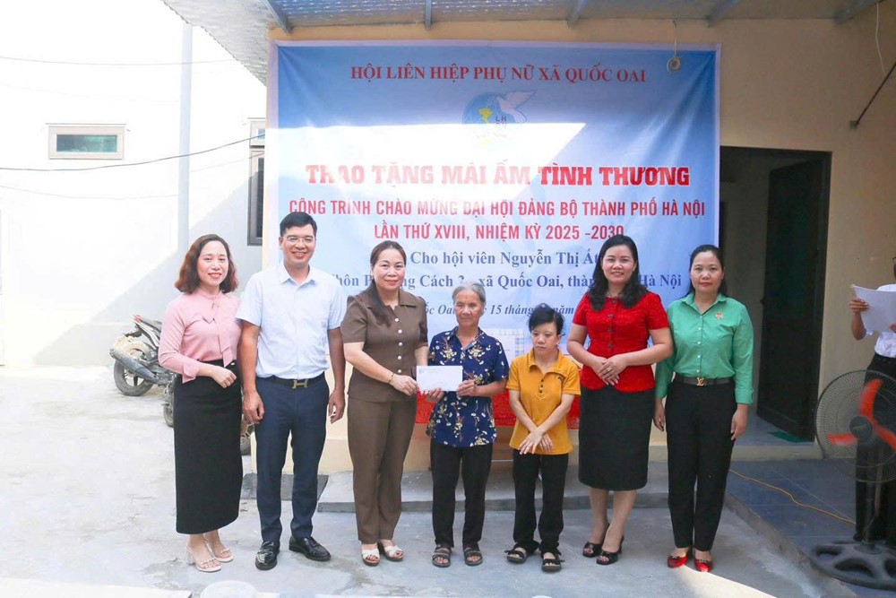 Hội LHPN xã Quốc Oai trao tặng "Mái ấm tình thương" cho hội viên phụ nữ khó khăn - ảnh 4