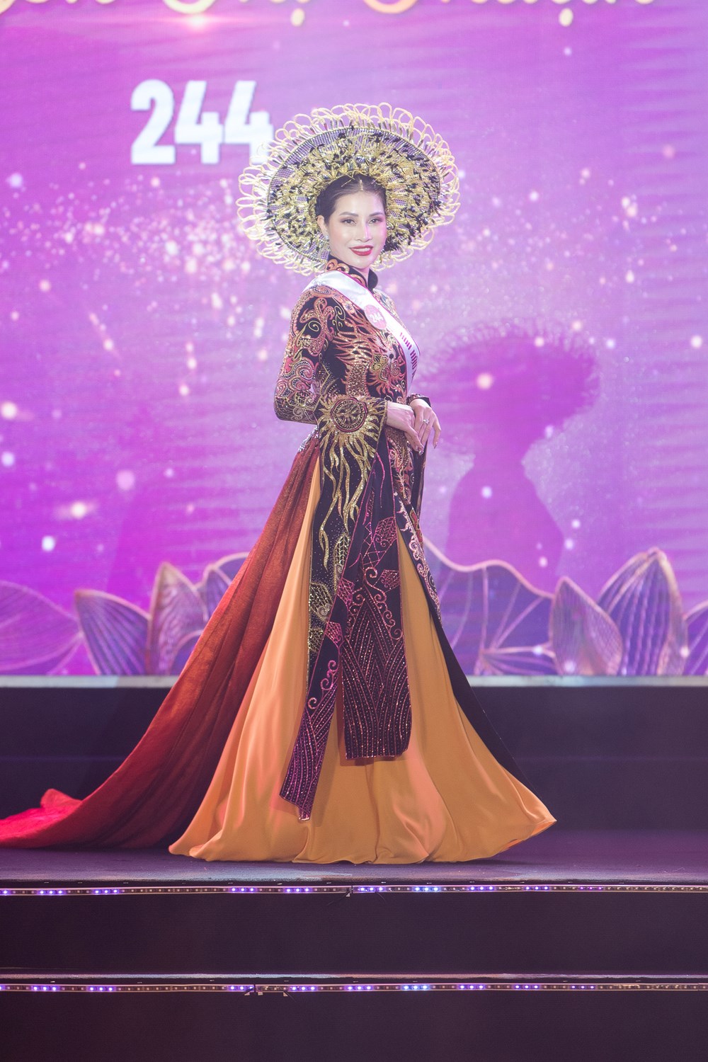 Á hậu 1 Nguyễn Thị Thuận muốn tôn vinh áo dài và lan tỏa văn hóa ẩm thực của người Việt - ảnh 4