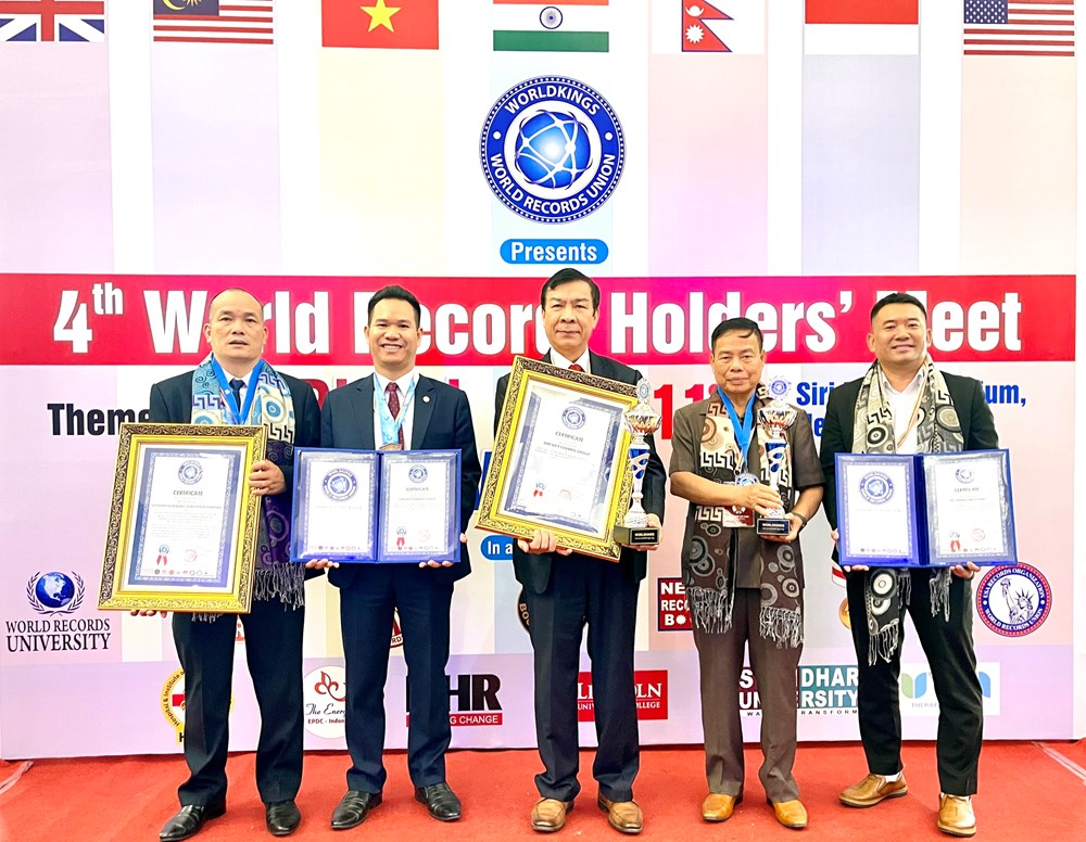 Gốm Đất Việt được trao kỷ lục đơn vị sản xuất ngói đất sét nung lớn nhất Thế giới - ảnh 1