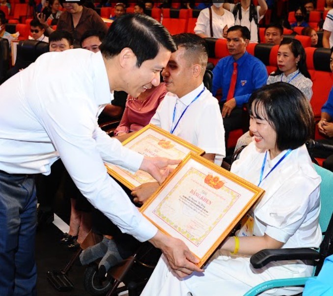 Tuyên dương 50 tấm gương thanh niên khuyết tật tiêu biểu “Tỏa sáng nghị lực Việt” năm 2022 - ảnh 5