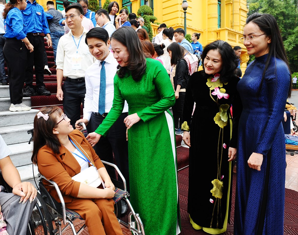 Phó Chủ tịch nước Võ Thị Ánh Xuân gặp mặt động viên gương thanh niên khuyết tật tiêu biểu năm 2022 - ảnh 2