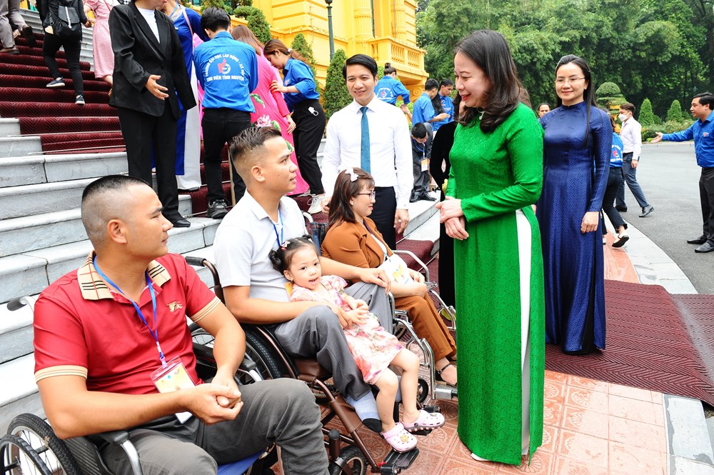 Phó Chủ tịch nước Võ Thị Ánh Xuân gặp mặt động viên gương thanh niên khuyết tật tiêu biểu năm 2022 - ảnh 3
