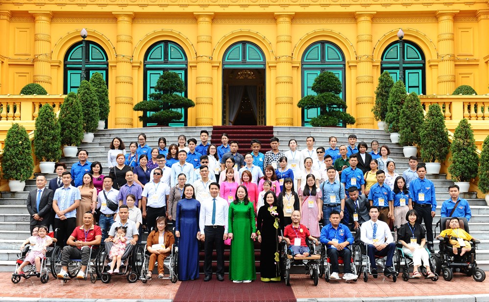 Phó Chủ tịch nước Võ Thị Ánh Xuân gặp mặt động viên gương thanh niên khuyết tật tiêu biểu năm 2022 - ảnh 1