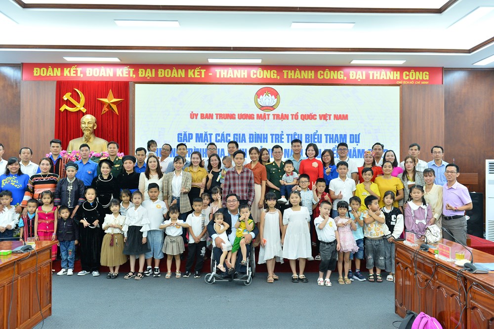 Gia đình trẻ tiêu biểu là sứ giả lan tỏa giá trị tốt đẹp của văn hóa Việt Nam - ảnh 2
