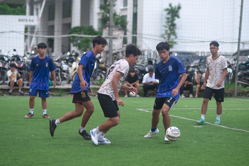 Đội tuyển Chuyên Nguyễn Huệ giành cúp vô địch giải bóng đá Gifted Students Cup 2023 - ảnh 3