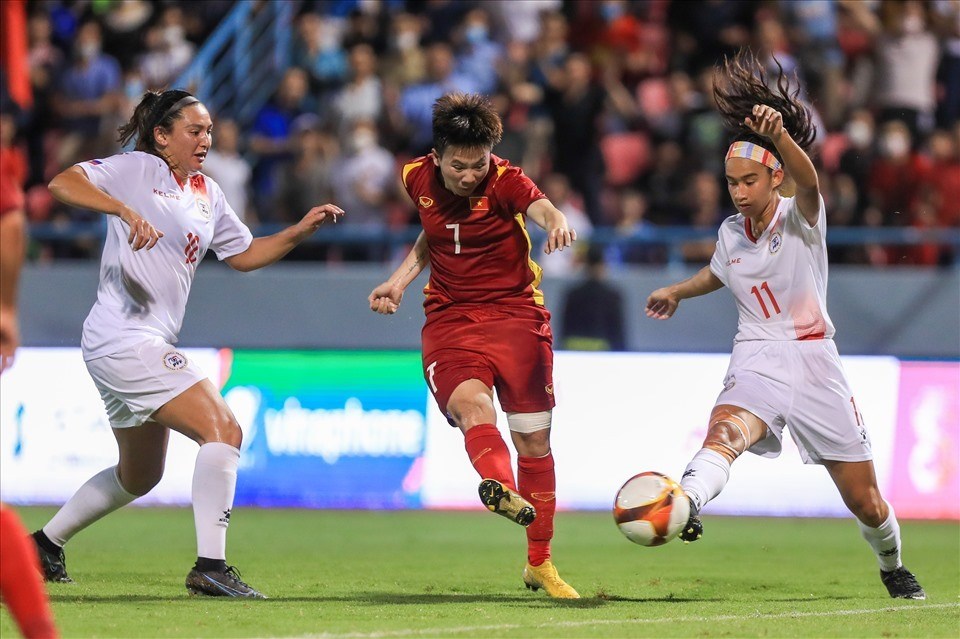 Cổ động viên “nóng lòng” cổ vũ tuyển bóng đá nữ Việt Nam tại trận bán kết  - ảnh 2