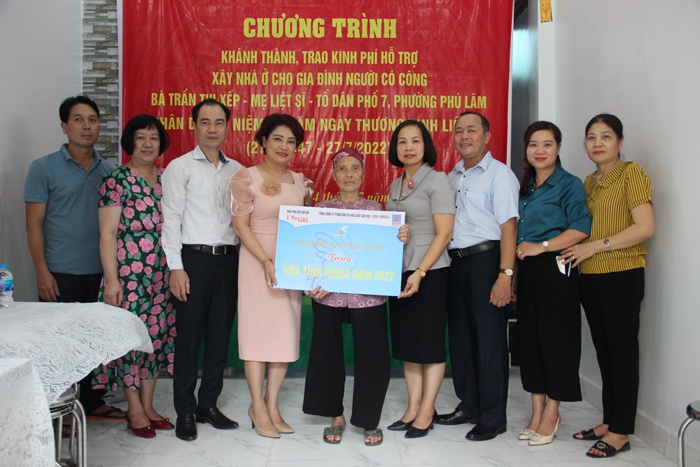 Báo Phụ nữ Thủ đô: Khánh thành, trao kinh phí hỗ trợ xây nhà cho mẹ Liệt sĩ ở quận Hà Đông - ảnh 1