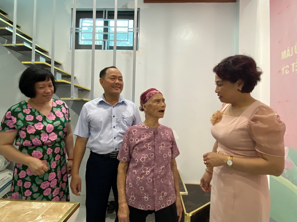 Báo Phụ nữ Thủ đô: Khánh thành, trao kinh phí hỗ trợ xây nhà cho mẹ Liệt sĩ ở quận Hà Đông - ảnh 3