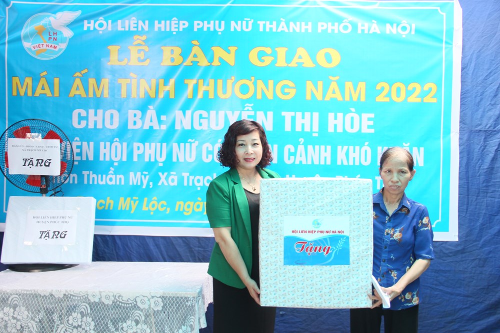Hội LHPN Hà Nội trao mái ấm tình thương cho hội viên phụ nữ khó khăn huyện Phúc Thọ - ảnh 3