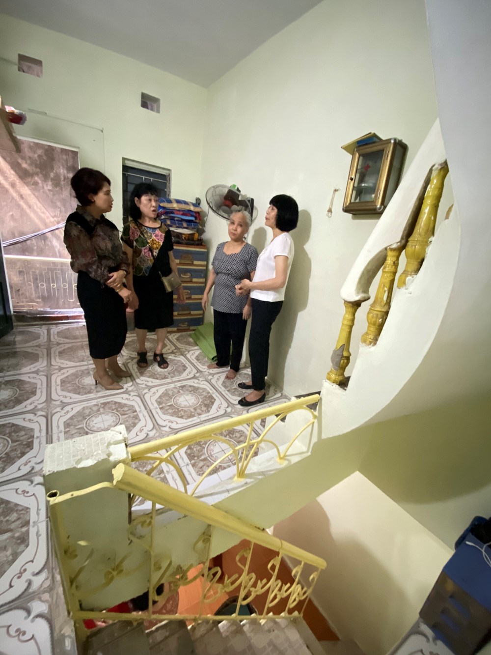 Báo Phụ nữ Thủ đô: Trao kinh phí xây, sửa nhà mái ấm cho hội viên phụ nữ quận Hoàn Kiếm - ảnh 5