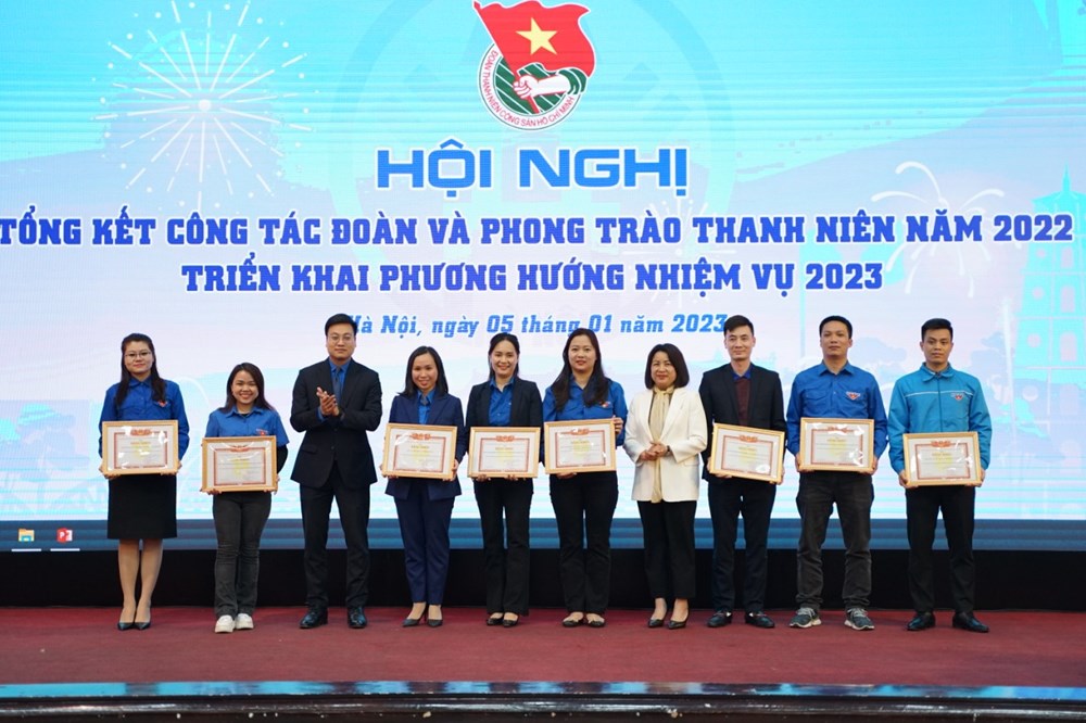 Đoàn khối các cơ quan thành phố Hà Nội: Nhận cờ đơn vị xuất sắc dẫn đầu - ảnh 2
