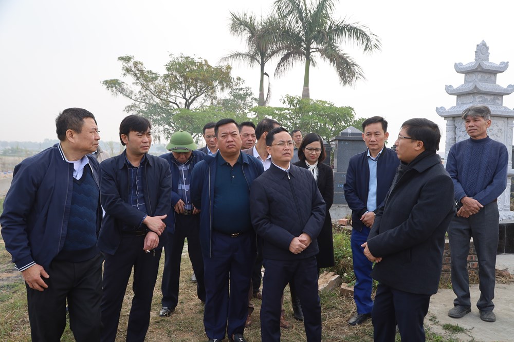 Bí thư huyện ủy Mê Linh kiểm tra thực địa tuyến đường Vành đai 4 - ảnh 2