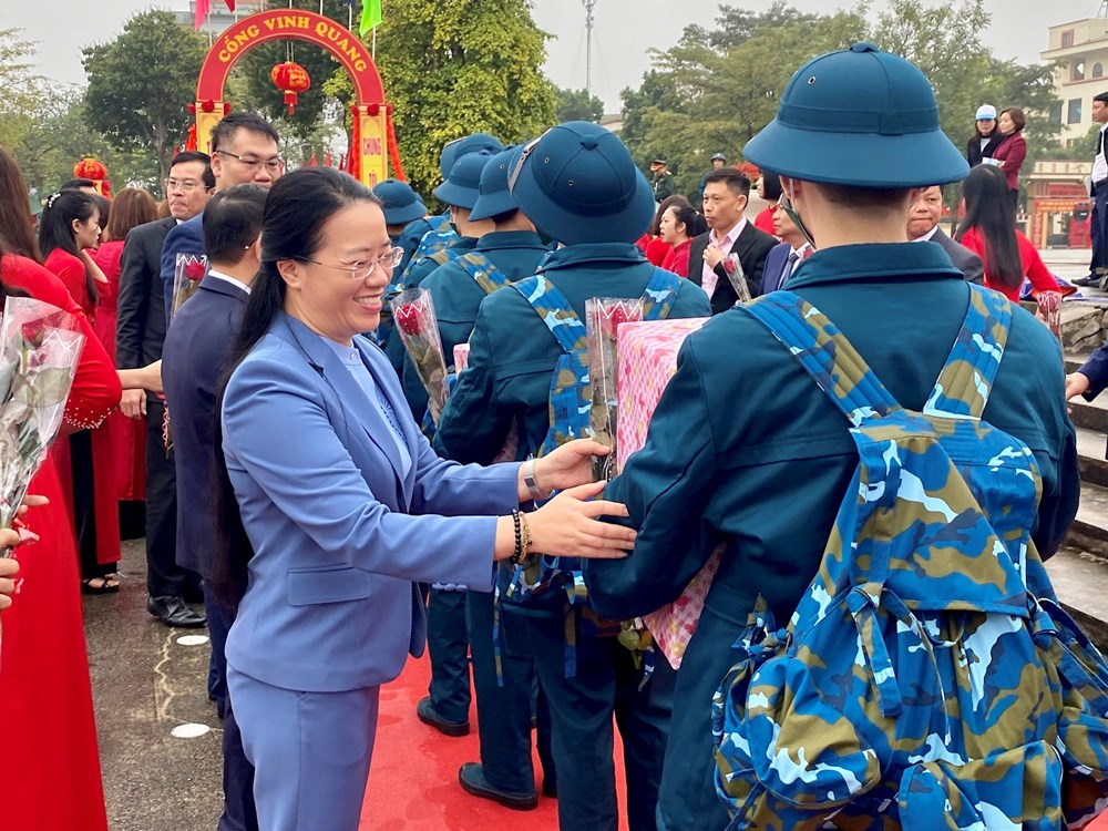 182 thanh niên huyện Mê Linh hăng hái lên đường nhập ngũ - ảnh 3