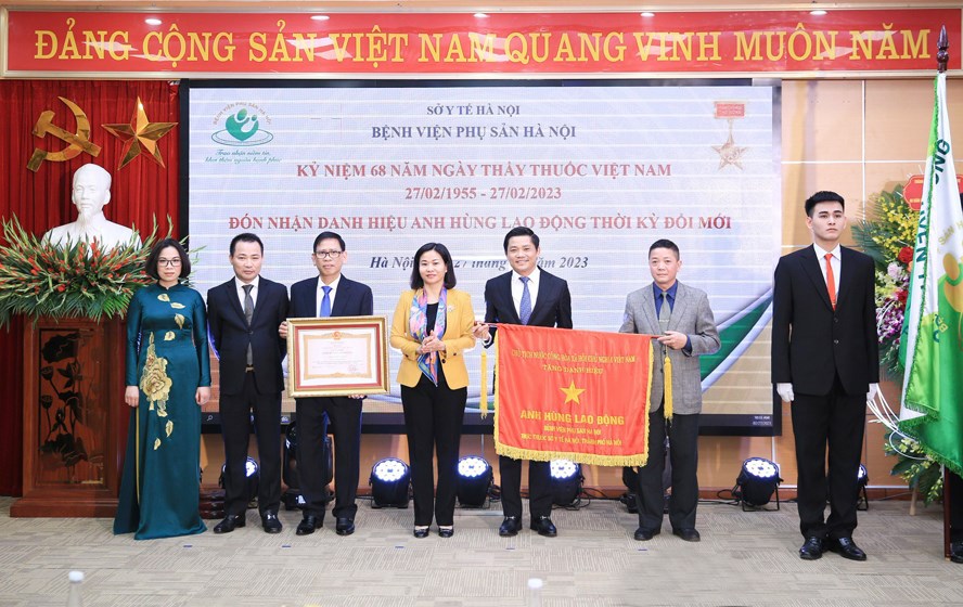 Bệnh viện Phụ sản Hà Nội đón nhận danh hiệu Anh hùng Lao động thời kỳ đổi mới - ảnh 2