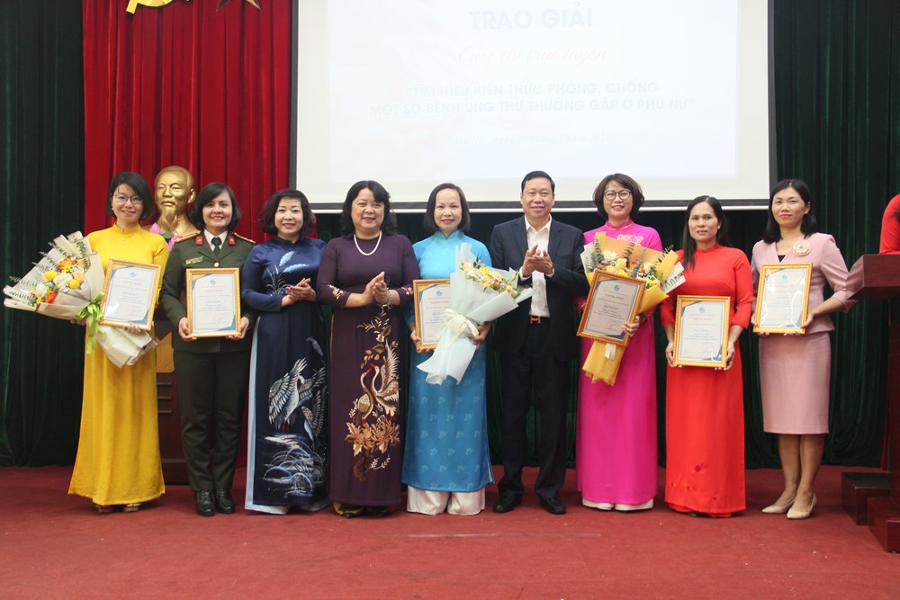 Hội LHPN TP Hà Nội: Trao giải cuộc thi tìm hiểu kiến thức phòng, chống ung thư vú, cổ tử cung năm 2022 - ảnh 2