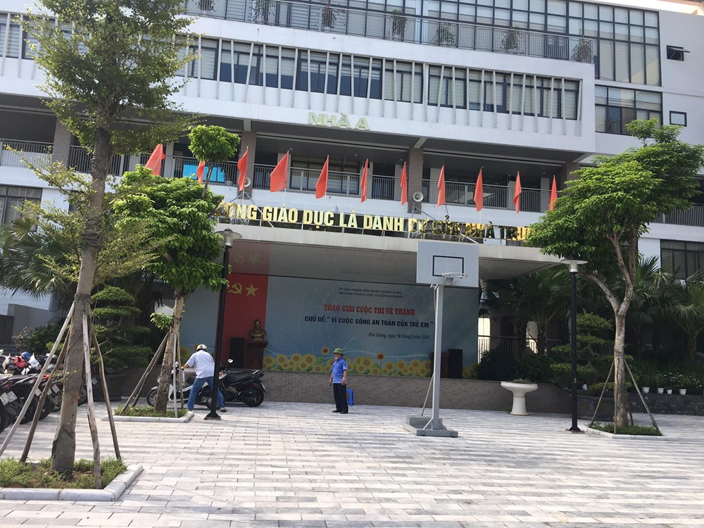 Đề nghị tạm dừng bếp ăn tập thể trường Tiểu học Kim Giang để phục vụ điều tra - ảnh 1