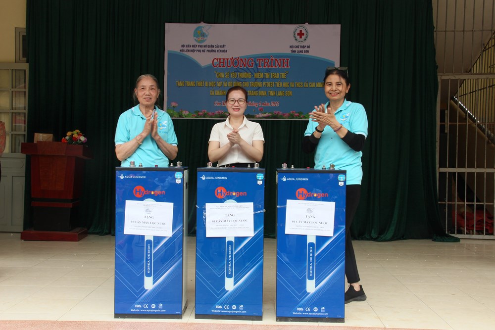 Những phần quà ý nghĩa phụ nữ Cầu Giấy gửi tặng trẻ em vùng cao tỉnh Lạng Sơn - ảnh 7