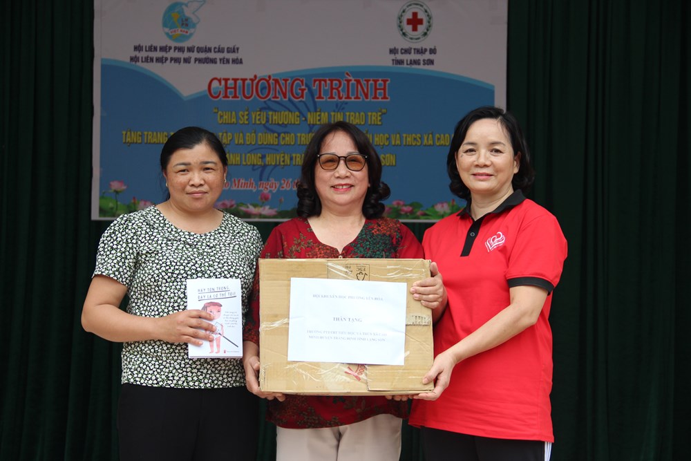 Những phần quà ý nghĩa phụ nữ Cầu Giấy gửi tặng trẻ em vùng cao tỉnh Lạng Sơn - ảnh 8