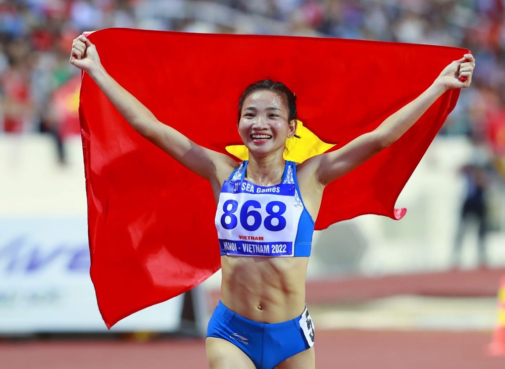 VĐV Nguyễn Thị Oanh xuất sắc giành 3 Huy chương Vàng cá nhân tại SEA Games 32 - ảnh 1