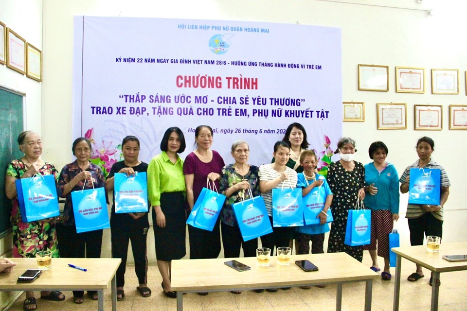 “Thắp sáng ước mơ – Chia sẻ yêu thương” cho trẻ em, phụ nữ khuyết tật Hoàng Mai - ảnh 1