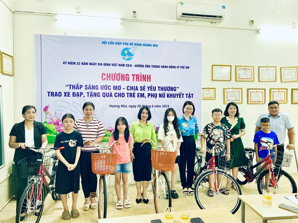 “Thắp sáng ước mơ – Chia sẻ yêu thương” cho trẻ em, phụ nữ khuyết tật Hoàng Mai - ảnh 2
