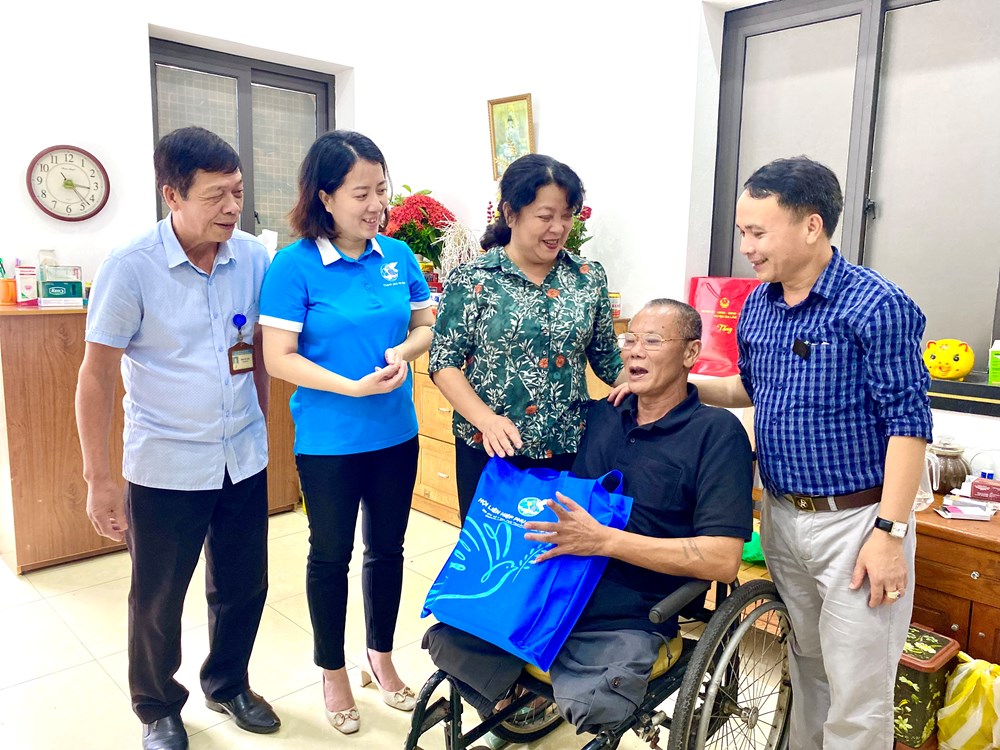 Hội LHPN Hà Nội thăm, tặng quà tri ân người có công với cách mạng - ảnh 2