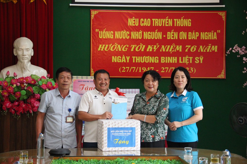 Hội LHPN Hà Nội thăm, tặng quà tri ân người có công với cách mạng - ảnh 1