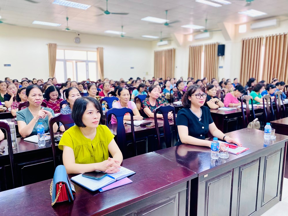 Hội LHPN quận Nam Từ Liêm: Tập huấn kiến thức, nghiệp vụ công tác hội cho gần 200 cán bộ phụ nữ - ảnh 1