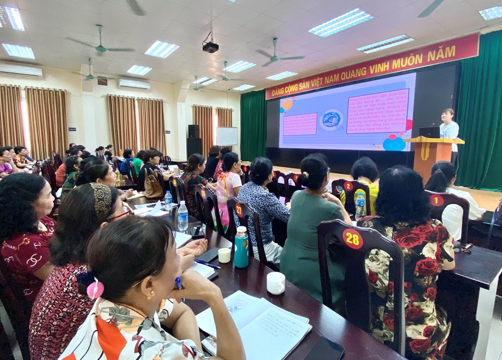Hội LHPN quận Nam Từ Liêm: Tập huấn kiến thức, nghiệp vụ công tác hội cho gần 200 cán bộ phụ nữ - ảnh 3