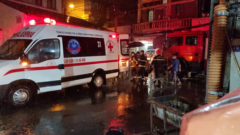 Ghi nhận ca tử vong và nhiều người bị thương nặng trong vụ cháy chung cư mini ở Thanh Xuân - ảnh 1