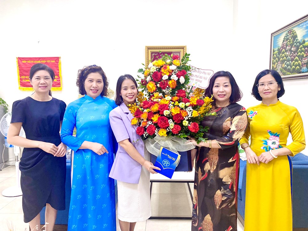 Chúc mừng Hiệp hội nữ doanh nhân Hà Nội nhân ngày Doanh nhân Việt Nam - ảnh 1
