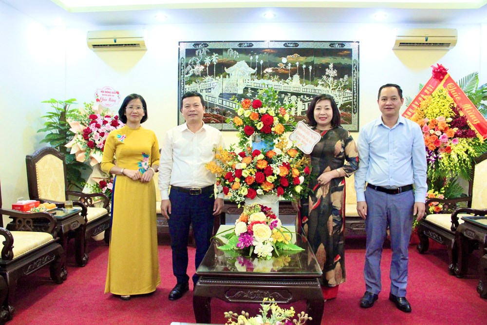 Hội LHPN Hà Nội: Chúc mừng ngày truyền thống Hội Nông dân TP Hà Nội - ảnh 1